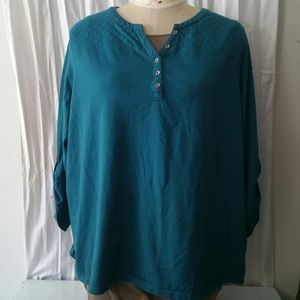 Three-quarter sleeve teal t-shirt
